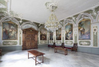 Wall painting by Stefano Torelli: Allegorical figures of the virtues of the councillors, hall door