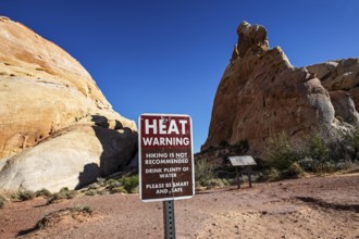 Heat warning for hikers in the White Domes Loop, Valley of Fire State Park, Nevada, USA, North