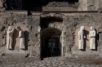 East portal of the tower ruins with modern figures, Franz Schwechten, St., Sankt, Saint