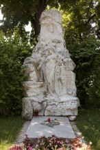 Tomb of Johann Strauss 1925-1899 and his wife Adele 1856-1930