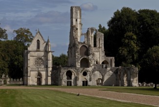 Fontaine-Chaalis, royal abbey Chaalis, left Chapelle Ste-Marie de l'Abbé, view from west, St.,