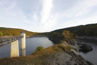 Bottom outlet tower of the Urft dam with markings to determine the water level