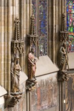 Choir hall, figures of saints with angel consoles on the north wallAngel with lute as console under