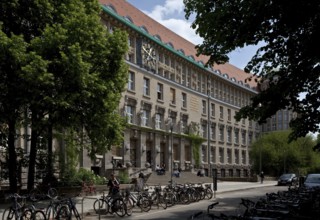 Founding building erected 1914-1916 by Oskar Pusch and Carl Julius Bär as DEUTSCHE BÜCHEREI, main