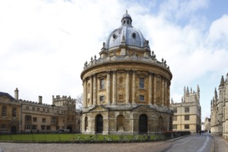 Built by James Gibbs between 1737 and 1749 based on an idea by Nicholas Hawksmoor. The Radcliffe