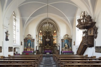 View to the east with pulpit, St., Sankt, Saint