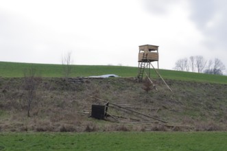 Old and new hunting stand, high seat, hunting, hunter's seat, rose garden, Schwäbisch Hall,