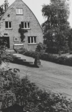 Haus Steinert, built in 1929 by Hans Poelzig, photo taken in front of 1961, street view with eagle