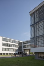 Dessau, Bauhaus, view from the south, north wing, administration bridge and on the right the