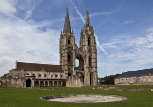 Ruin from 1805, west towers 15th century, view from east, left refectory 13th century, right