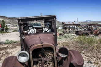 Fort T model with skeletons in the ghost town of Goldfield, Nevada, USA, North America