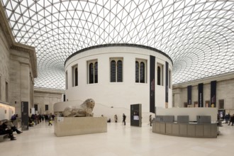 Inner courtyard with glass roof by Norman Foster