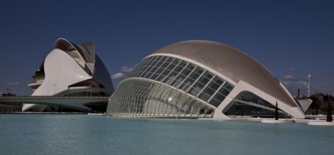 City of Arts and Sciences (cat./val. Ciutat de les Arts i de les Ciències), opera house KÖNIGIN