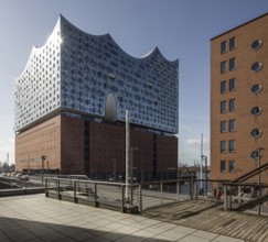 Hamburg, Elbphilharmonie, view from the north-east over the Mahatma Gandhi Bridge, designed by