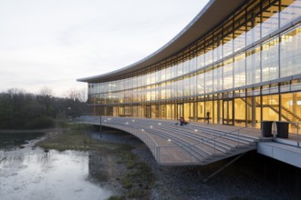 Ökonomicum, Oeconomicum, Institute of Economics, glass facade