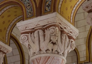 Capital of a column in the ambulatory, St., Sankt, Saint