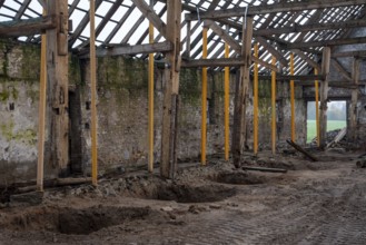 Kranenburg, Zelem Castle, barn, restoration of the historic beam construction