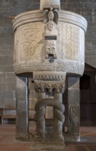 Gropina, Pieve San Pietro di Gropina, pulpit with knotted pair of columns