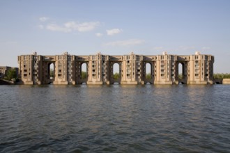 Les Arcades du Lac, housing estate on the lake by Ricardo Bofill 1978-1982