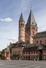 Mainz, St Martin's Cathedral, north side with baroque houses and market fountain