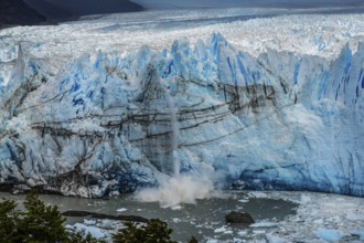 Perito Moreno Glacier, at the break-off of a glacier chunk, Los Glaciares National Park, Santa