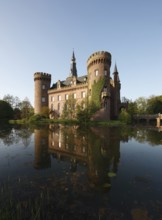 Moyland, castle park in spring