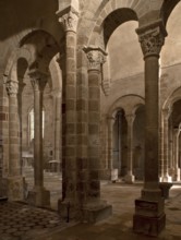 View through the northern choir arcades into the choir, St., Sankt, Saint