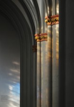 South aisle, light reflections on the western pillars, St., Sankt, Saint