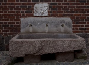 Middle castle, stone bathing basin, above it relief CHRIST AT THE JAKOBSBRUNNEN modelled on the