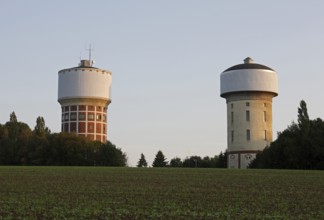 WT2000 tower from 1907-1908 on the right, WT3000 tower from 1915 on the left