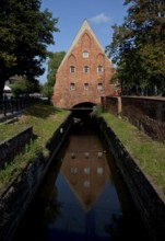 South-west gable over the Radaune Canal