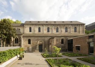 North side, north portal with tympanum and Frankish arch, St., Sankt, Saint