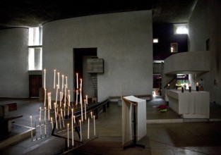 Notre Dame du Haut, Le Corbusier 1953 to 1955, chancel inside facing north, candle, candles, St.,