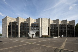 Mainz, Town Hall designed by Arne Jacobsen 1968-1970, built 1970-1974 by Otto Weitling, city side