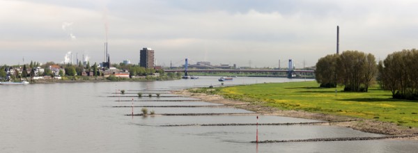 View from the A40 motorway to Alt-Homberg and the industrial plants of Thyssen-Krupp and the Hotel