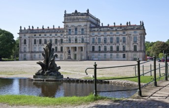 Courtyard side from the south, built in 1772-76 by Johann Joachim bush, sculptural decoration by