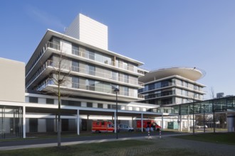 Centre for Operative Medicine II with ambulance and helipad