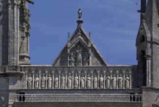 1195-1260 Main construction period, west façade, above the rose window Königsgalerie, St., Sankt,