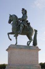 Palace park, equestrian statue of Louis XIV