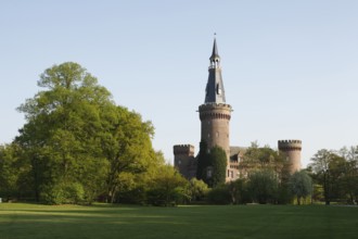 Moyland, castle park in spring