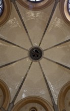 Central bathhouse around 1900, domed hall inside, vaulted ceiling