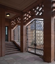 Built in 1925-29, passageway in the east wing with a view of the Old St John's Cemetery