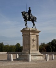 Chantilly, Chateau-de-Chantilly, chateau park main terrace, equestrian statue of Anne de