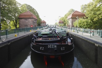 Minden, waterway junction between the Mittelland Canal and the Weser