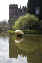 Moyland, castle park in spring