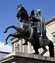 Bronze memorial by John Steel in front of the Register House