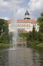 Wiesenburg, Castle