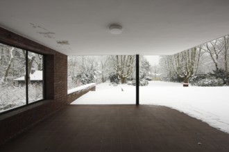 Built between 1928 and 1930 by Ludwig Mies van der Rohe as a residential building, covered terrace