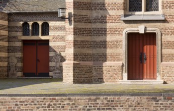 Entrance to the baptistery by Dominikus Böhm 1928, south portal on the right, St., Sankt, Saint