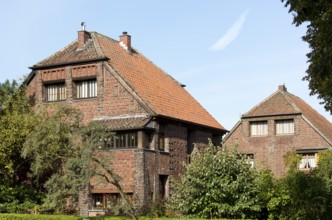 House Pastern, built in 1937 by Karl Buschhüter, east side, behind it House Schmitz, 1936